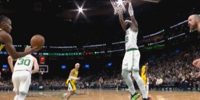 开云-声东击西！豪泽妙传骗过两人补防助攻科塔暴扣得分